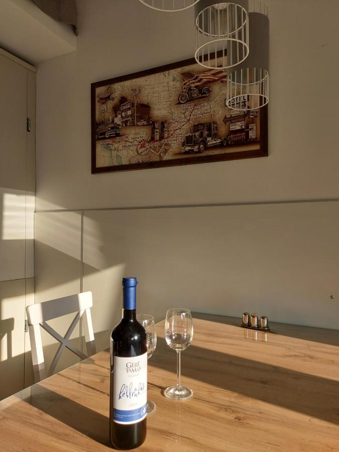 2+2Szemelyes Apartman Kerttel Appartement Székesfehérvár Buitenkant foto