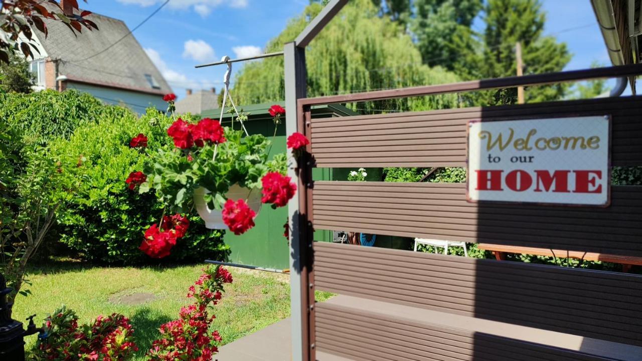 2+2Szemelyes Apartman Kerttel Appartement Székesfehérvár Buitenkant foto